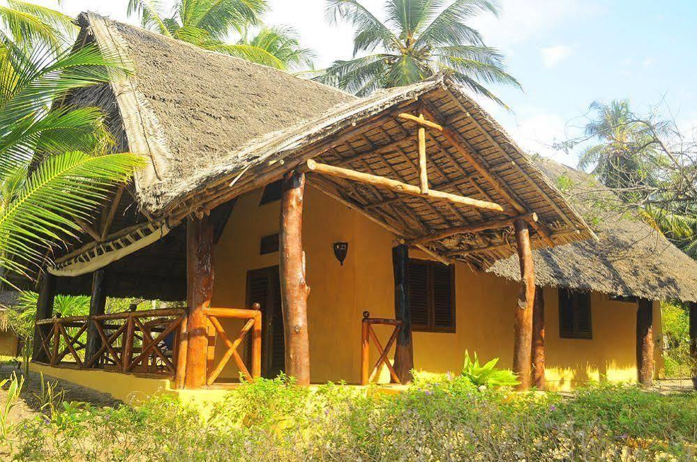 Kinasi Lodge Utende Exterior foto