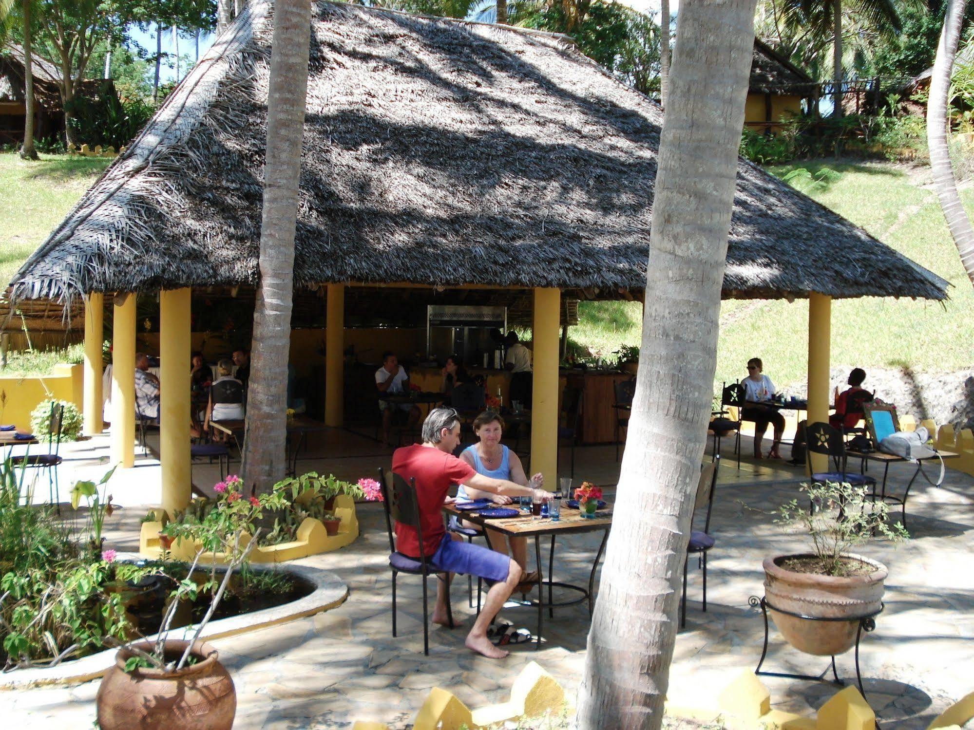Kinasi Lodge Utende Exterior foto